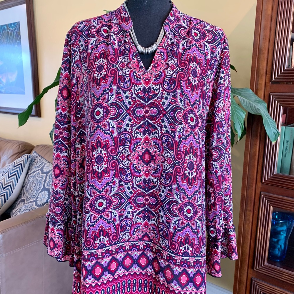 Tacera shirt - size Large.